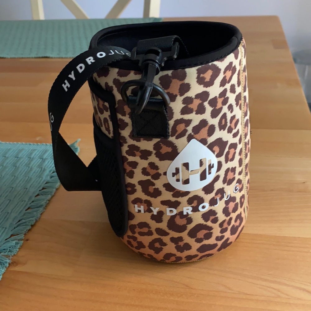 hydrojug leopard sleeve